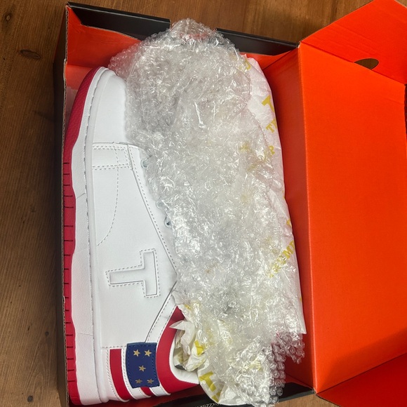 Trump 45 sneakers never worn, new condition still in box! - Picture 6 of 8